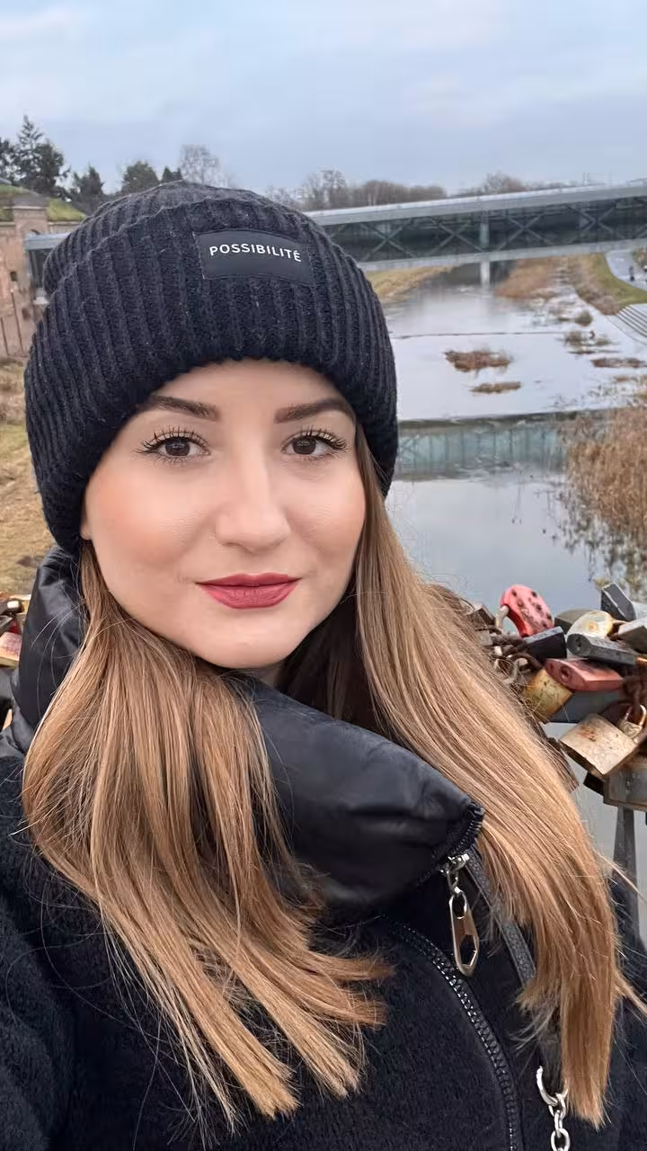 Viktoria friendship books penpals