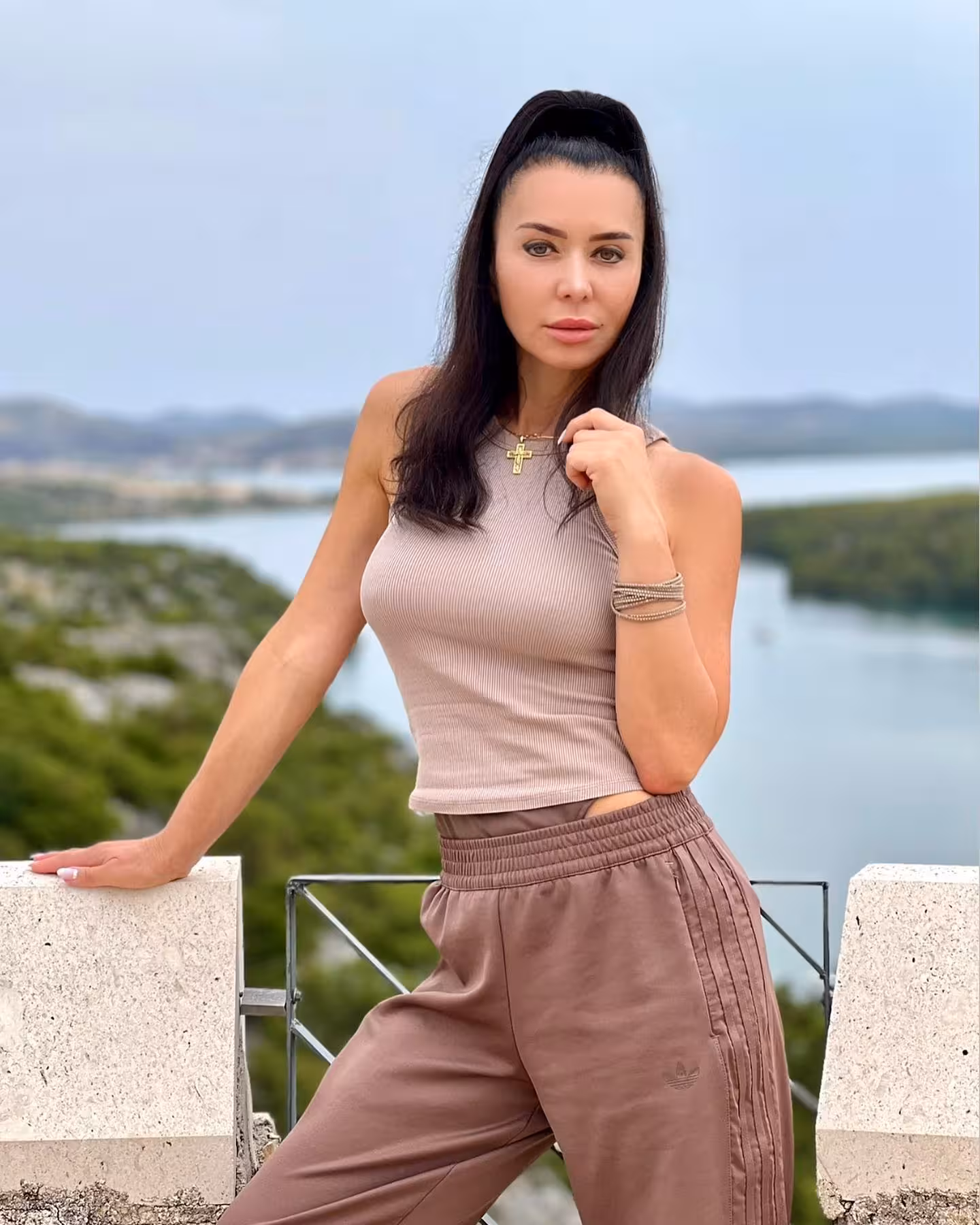 Vika brides by.young