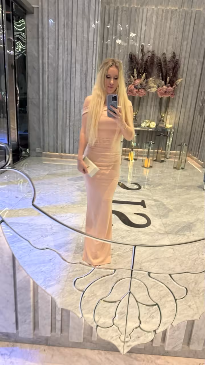 Hanna brides by.young