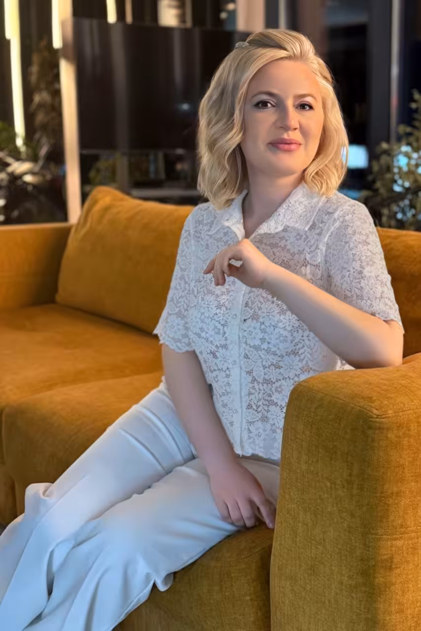 Lidiya brides by young man