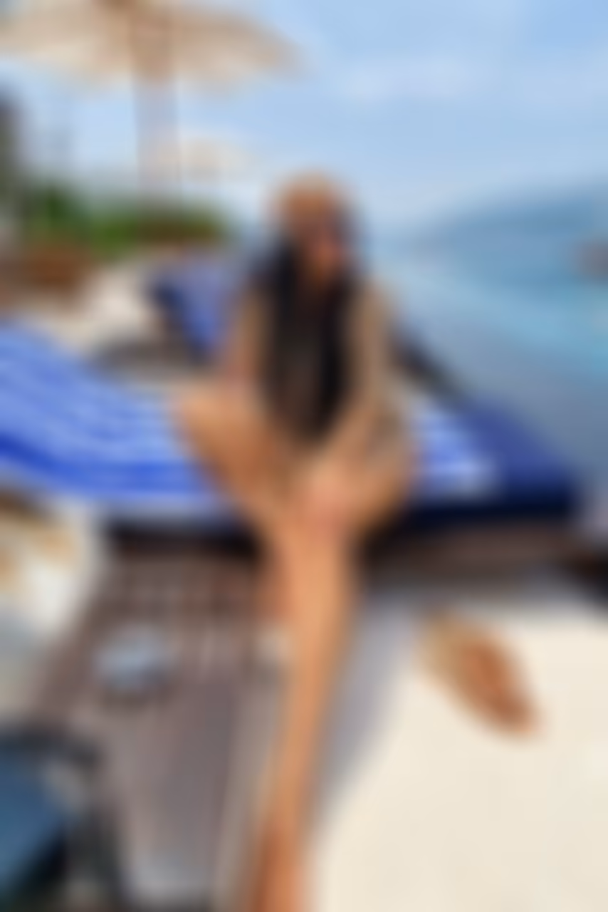 Lara brides by.young